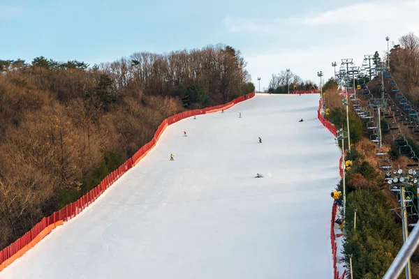 Skifahren im Skigebiet vivaldi park — Stockfoto