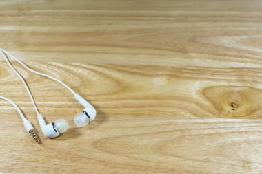 Kulaklık ya da kulaklık