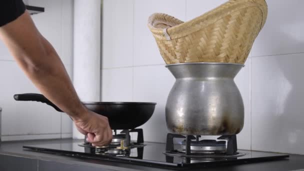 Ligue Fogão Gás Para Vapor Arroz Pegajoso Cozinhe Cozinha — Vídeo de Stock