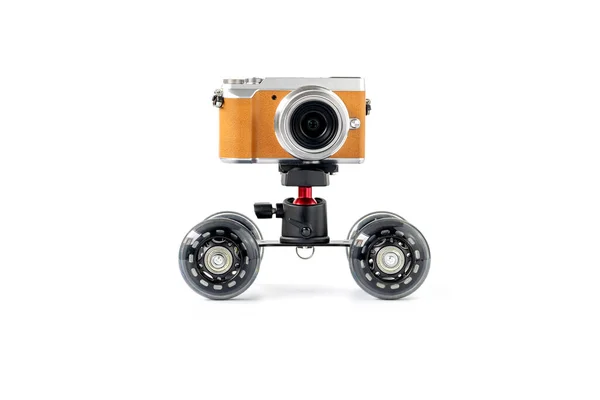 Digitalkamera Auf Einem Spurstabilisator Auf Weißem Hintergrund — Stockfoto