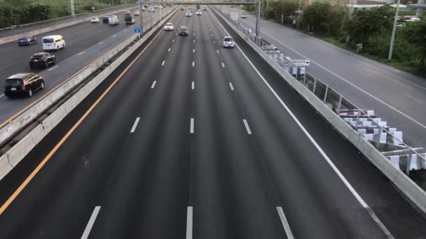 Vue Dessus Passage Supérieur Travers Route Autoroute Avec Des Voitures — Video