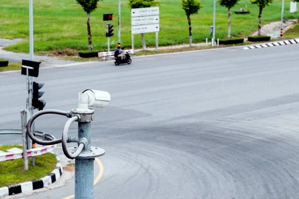 Overvåkingskameraer Overgangsbro Registrering Vei Sikkerhetsbrudd Trafikkforseelser – stockfoto