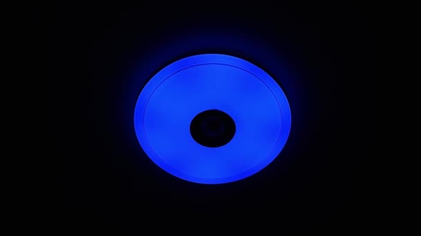 Luz Techo Led Luz Roja Azul Con Altavoz Inalámbrico Incorporado — Vídeos de Stock