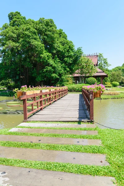 Un ponte di legno. — Foto Stock