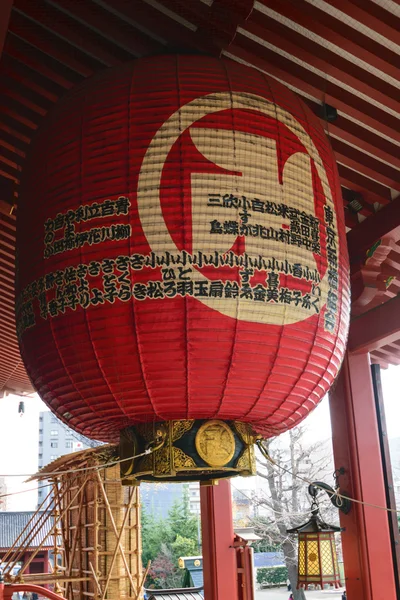 Antigua linterna japonesa gigante . — Foto de Stock