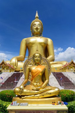 Altın Buda heykeli.