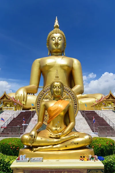 Goldene Buddha-Statue. — Stockfoto