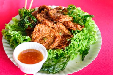 Kızarmış balık meze lezzetlidir.