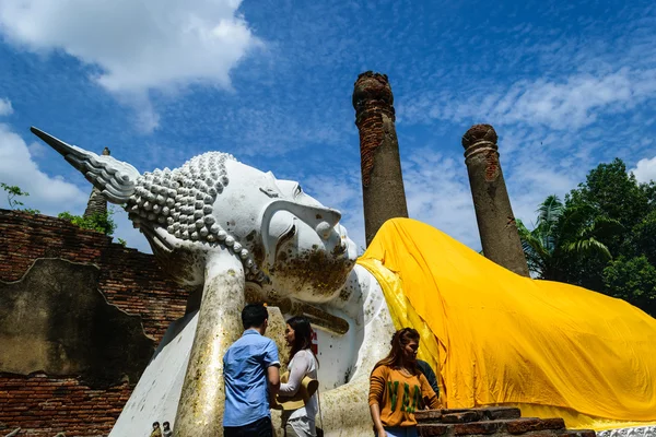 Antigo templo e pagode Old buddha na Tailândia . — Fotografia de Stock