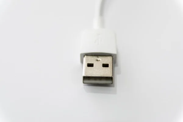 Conector USB branco isolado no fundo branco . — Fotografia de Stock