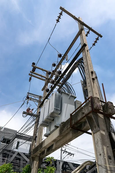 Electricity post on blue sky background. — Stock Photo, Image