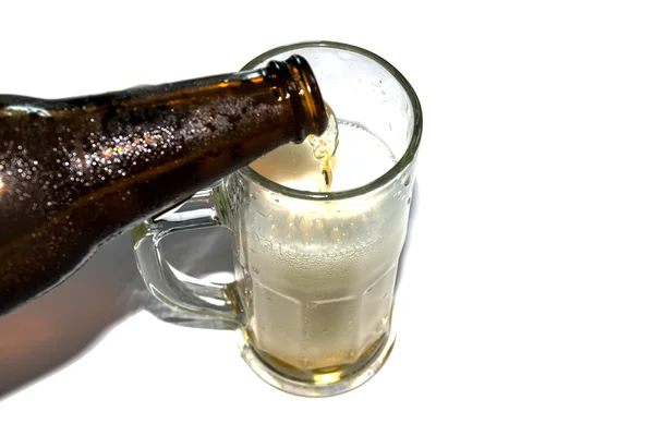 Cerveja bolhas brancas douradas . — Fotografia de Stock