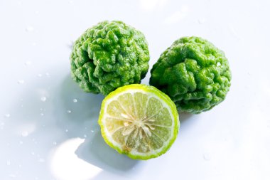 Kafir kireç yaprakları