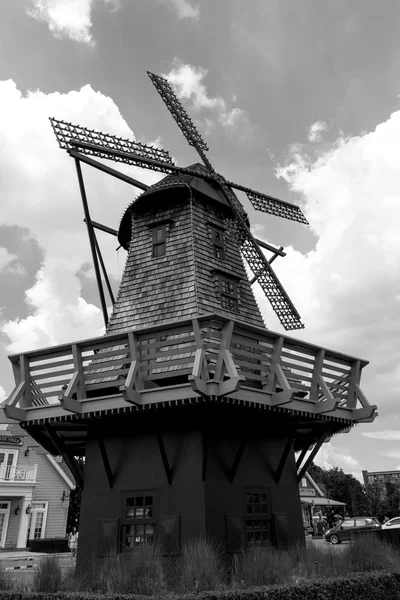 Old vintage wind turbine. — Stock Photo, Image