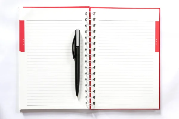 Στυλό που στηρίζεται στο σημειωματάριο. — Φωτογραφία Αρχείου