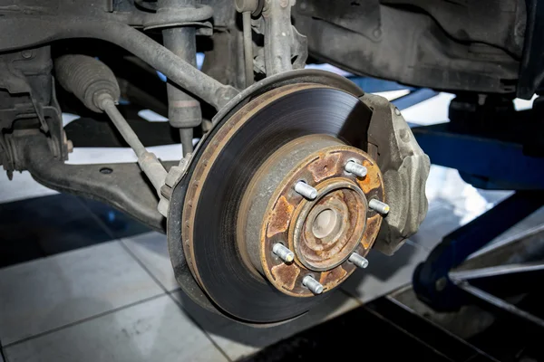 Travões de disco à frente do carro . — Fotografia de Stock