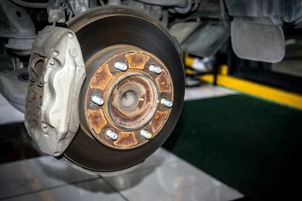 Travões de disco à frente do carro . — Fotografia de Stock