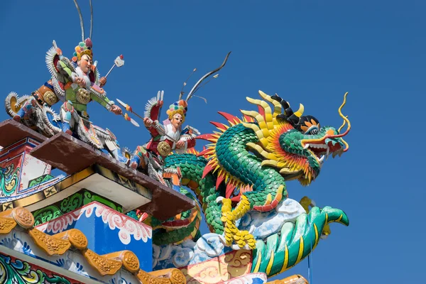 güzel ejderha heykeli.