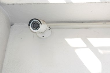CCTV odasında.
