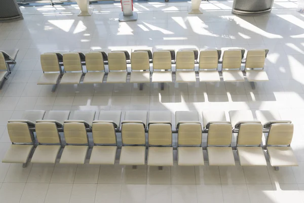 Tomma stol för passagerare ombordstigning på flygplatser. — Stockfoto