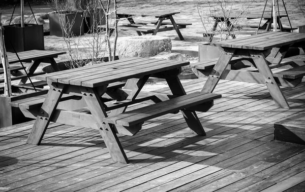 Tischbestuhlung im Park. — Stockfoto