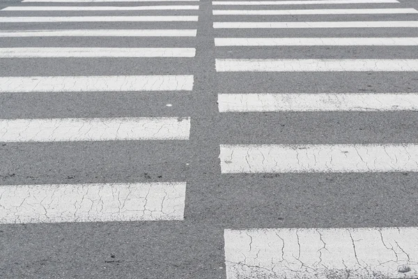 Schwarz-weißer Crosswalk. — Stockfoto