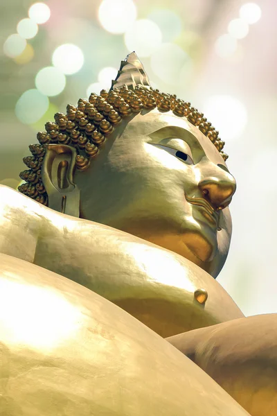 Goldden άγαλμα του Βούδα. — Φωτογραφία Αρχείου