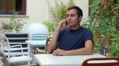 29-30 yıl beyaz, Iphone telefonda konuşma dostum