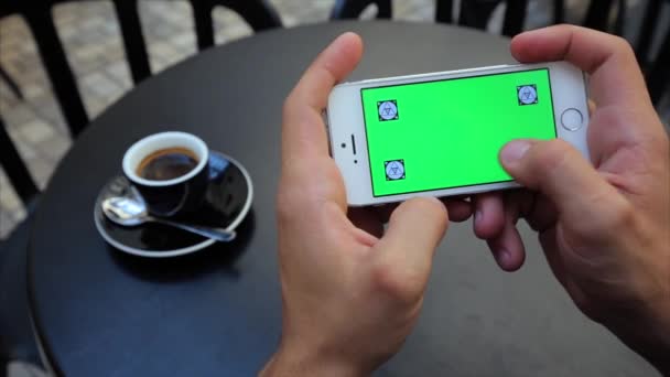 Telefonda oyun oynamak için yeşil ekran yatay beyaz, Iphone, etiketler — Stok video