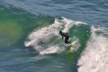 Big Dume California 'da Büyük Yaz Dalgaları sörfü