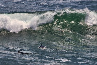 Big Dume California 'da Büyük Yaz Dalgaları sörfü