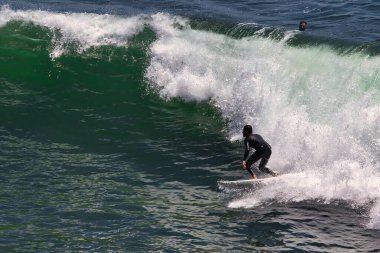 Big Dume California 'da Büyük Yaz Dalgaları sörfü