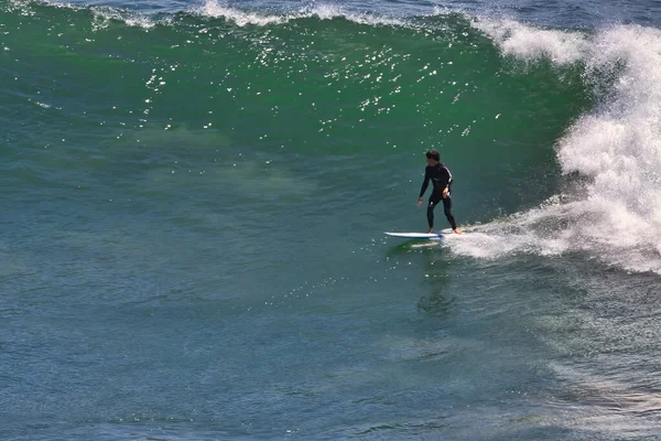 Surfen Auf Großen Sommerwellen Bei Big Dume California — Stockfoto