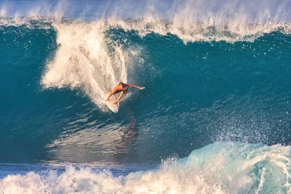 Surfando Ondas Gigantes Pipeline Costa Norte Oahu Havaí — Fotografia de Stock