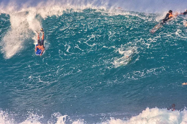 Oahu Hawaii Nin Kuzey Kıyısındaki Boru Hattı Nda Dev Dalgalarda — Stok fotoğraf