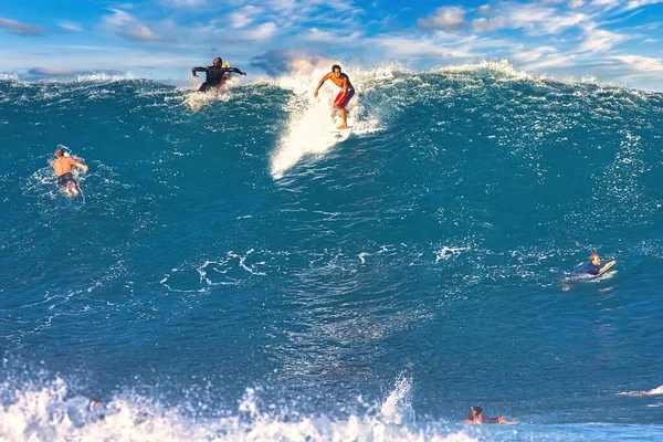 Szörfözés Hatalmas Hullámok Pipeline Északi Partján Oahu Hawaii — Stock Fotó