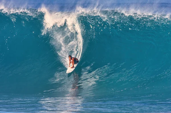 Surfeando Olas Gigantes Pipeline Orilla Norte Oahu Hawaii — Foto de Stock