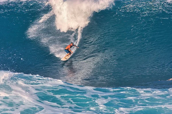 Szörfözés Hatalmas Hullámok Pipeline Északi Partján Oahu Hawaii — Stock Fotó