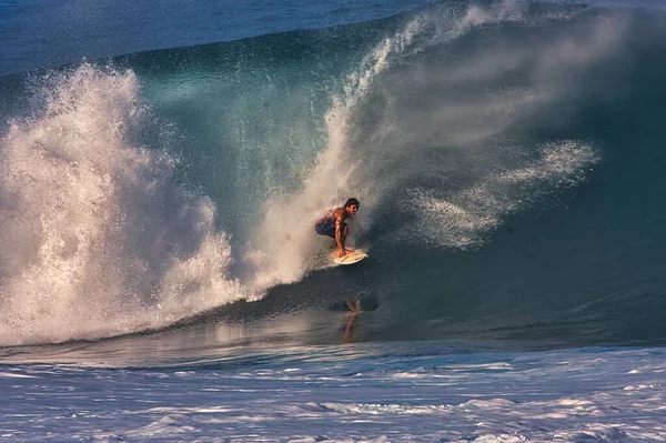 Surfeando Olas Gigantes Pipeline Orilla Norte Oahu Hawaii — Foto de Stock