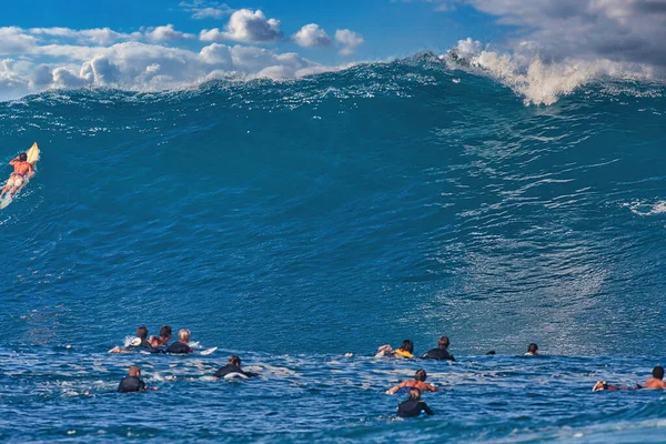 Surfando Ondas Gigantes Pipeline Costa Norte Oahu Havaí — Fotografia de Stock