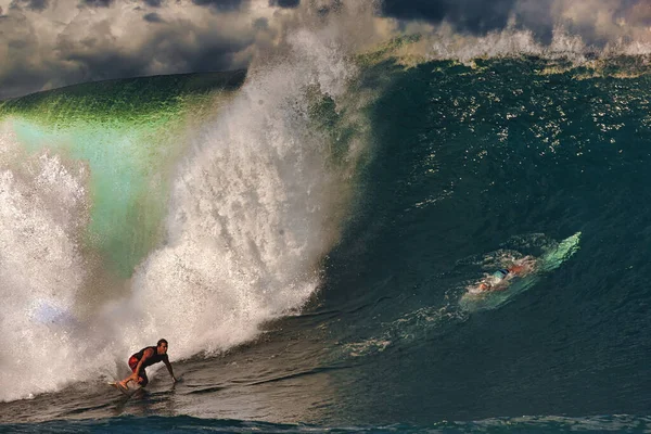 Surfa Jättevågor Vid Pipeline Norra Stranden Oahu Hawaii — Stockfoto