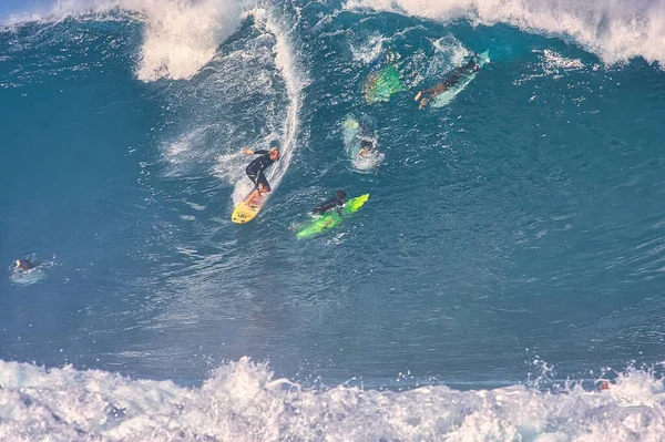 Szörfözés Hatalmas Hullámok Pipeline Északi Partján Oahu Hawaii — Stock Fotó