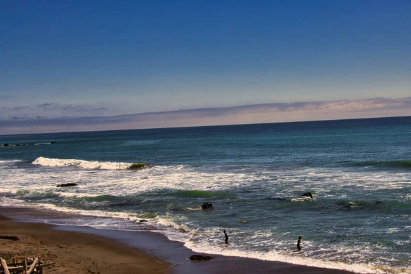Изучение Береговой Линии Пляже Лунный Камень Cambria California — стоковое фото