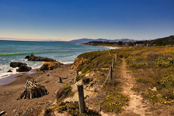 Kustlijn Verkennen Bij Moonstone Beach Cambria California — Stockfoto