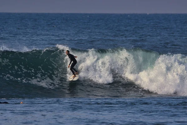 Surfowanie Falach Letnich Leo Carrillo State Beach California 2021 — Zdjęcie stockowe