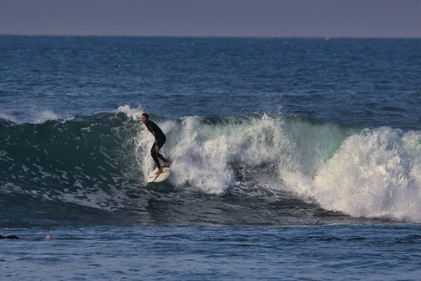 Surfowanie Falach Letnich Leo Carrillo State Beach California 2021 — Zdjęcie stockowe