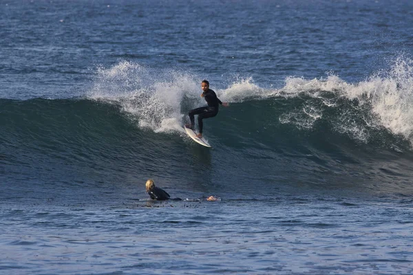 Surfen Grote Zomergolven Bij Leo Carrillo State Beach California 2021 — Stockfoto