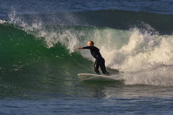 Surfing Stora Sommarvågor Leo Carrillo State Beach Kalifornien 2021 — Stockfoto