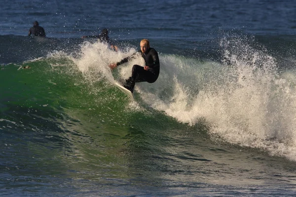 Surfer Sur Les Grandes Vagues Estivales Leo Carrillo State Beach — Photo