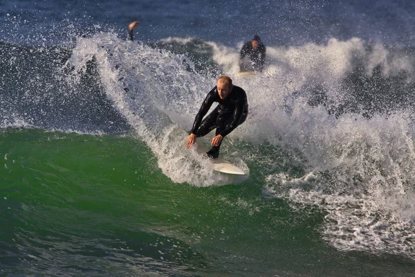 Surfer Sur Les Grandes Vagues Estivales Leo Carrillo State Beach — Photo